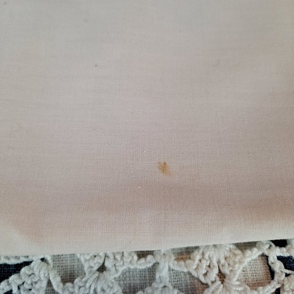 Vintage 1970s Embroidered Floral Tablecloth with 6 Embroidered Napkins Square - Picture 13 of 15